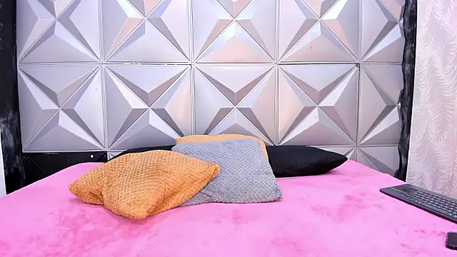 Snapshot of SofiAndNicol chatting on 5, 3, 2026 SofiAndNicol online show from 5, 3, 2026