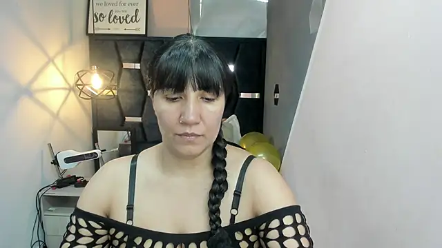 Snapshot of GiaFox_ chatting on 17, 11, 2025 GiaFox online show from 17, 11, 2025