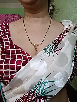 Snapshot of Rosy-B chatting on 15, 5, 2026 Rosy-B online show from 15, 5, 2026