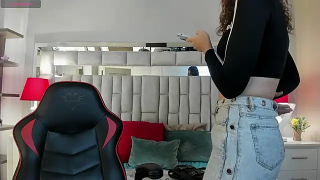 mariiahneedles online show from 7, 10, 2025