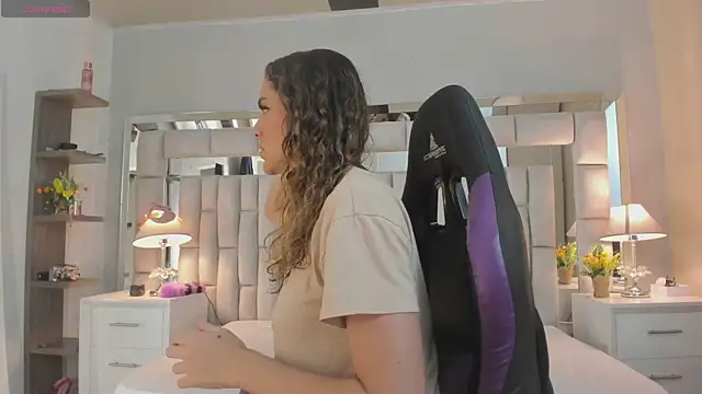 mariiahneedles online show from 11, 4, 2026