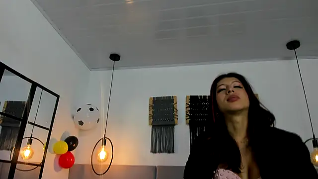 Snapshot of Sweet_camille chatting on 6, 7, 2026 Sweet camille online show from 6, 7, 2026