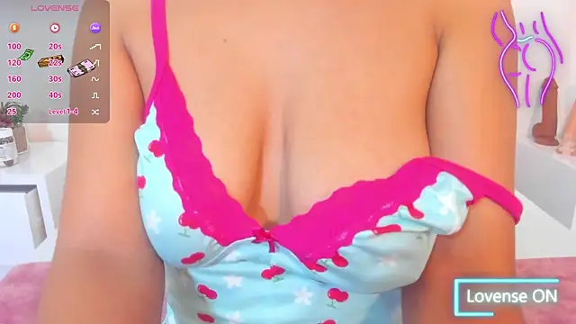 Snapshot of DulceColeman chatting on 13, 10, 2025 DulceColeman online show from 13, 10, 2025