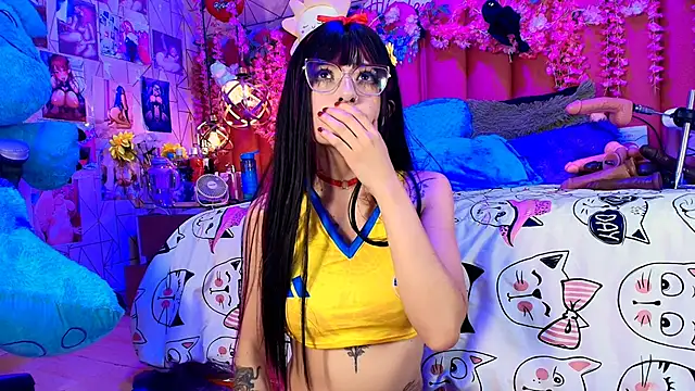 Snapshot of Alicebenett chatting on 7, 7, 2026 Alicebenett online show from 7, 7, 2026