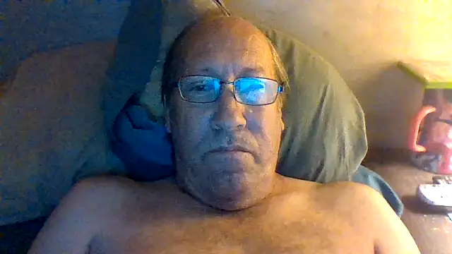 Snapshot of hornyrich69 chatting on 4, 6, 2026 hornyrich69 online show from 4, 6, 2026