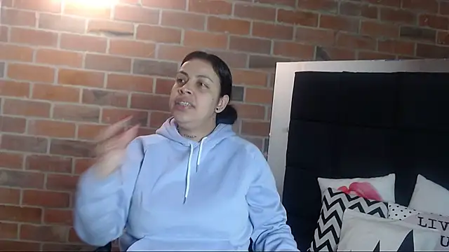 salome  hills1 online show from 14, 1, 2025