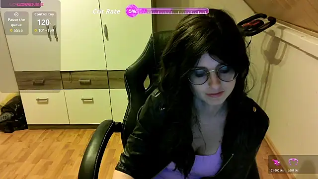 secretmia online show from 10, 4, 2026