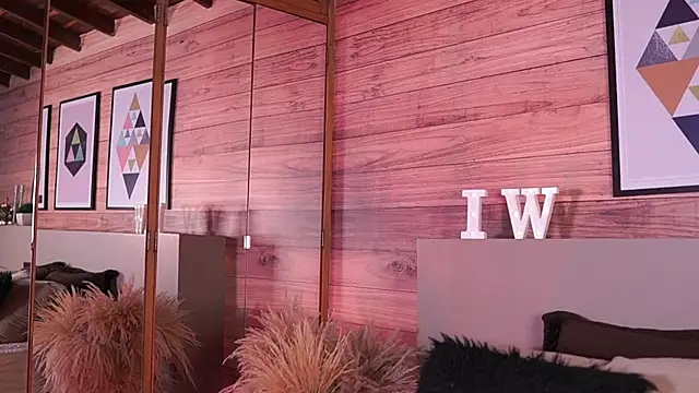 IzzyWild online show from 19, 10, 2025