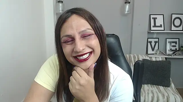 Analia 01 online show from 13, 4, 2026