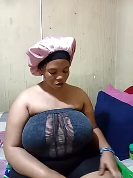 Snapshot of FreakyAngel3X chatting on 15, 12, 2025 FreakyAngel3X online show from 15, 12, 2025