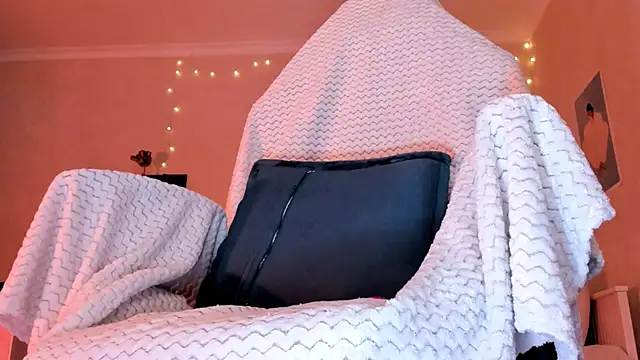 Britney Ross online show from 2, 11, 2025