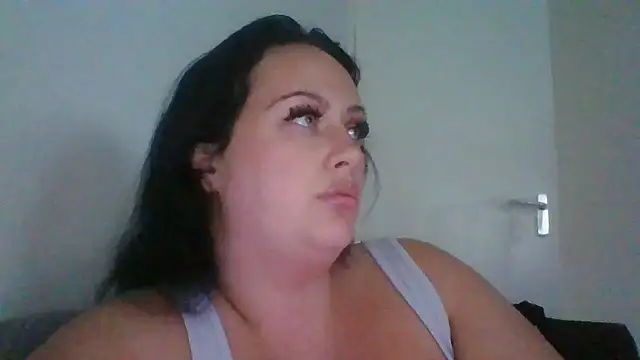 Snapshot of CurvyQueen2023 chatting on 4, 10, 2025 CurvyQueen2023 online show from 4, 10, 2025