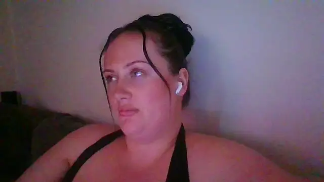 CurvyQueen2023 online show from 1, 2, 2026
