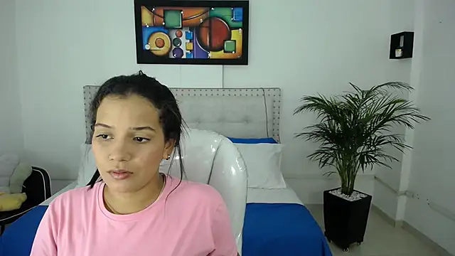 Chiqui milk  online show from 21, 2, 2025