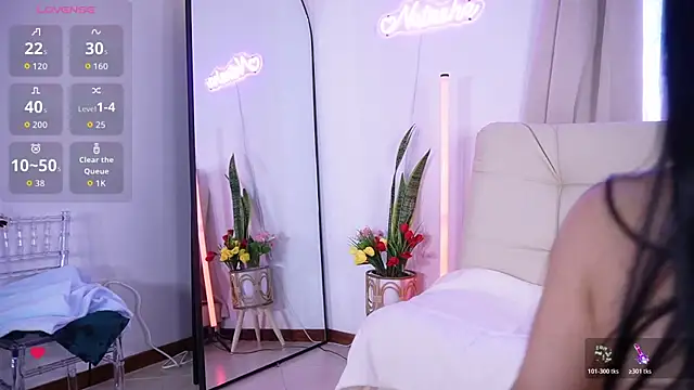 Natasha  Sccott online show from 10, 11, 2025