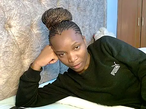 Naughty Girl17 online show from 15, 12, 2025