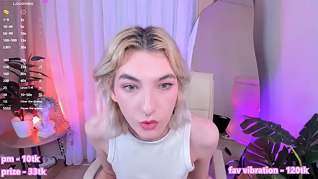 Snapshot of Mia_Cheers chatting on 6, 2, 2025 Mia Cheers online show from 6, 2, 2025