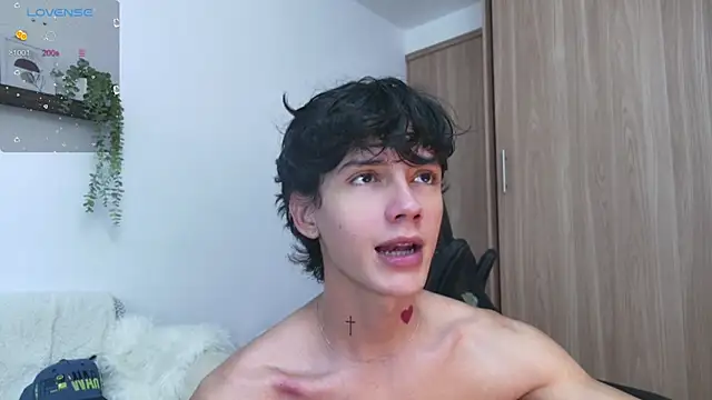 Snapshot of badboy_one_ chatting on 4, 10, 2025 badboy one online show from 4, 10, 2025