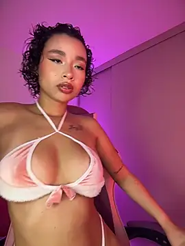 Snapshot of Hips_hannah chatting on 27, 4, 2026 Hips hannah online show from 27, 4, 2026
