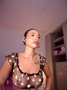 Snapshot of Hips_hannah chatting on 10, 7, 2026 Hips hannah online show from 10, 7, 2026