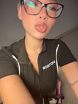 Snapshot of Hips_hannah chatting on 24, 5, 2026 Hips hannah online show from 24, 5, 2026