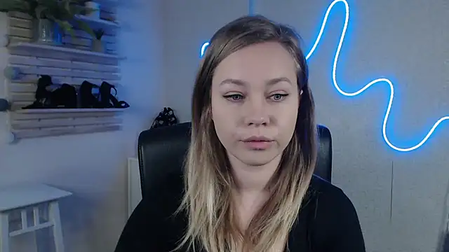 holly xglam online show from 24, 2, 2025