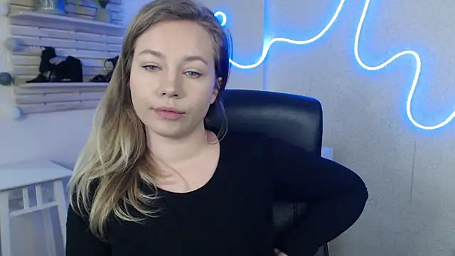 holly xglam online show from 17, 3, 2025