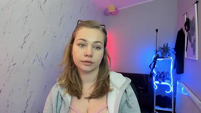 holly xglam online show from 10, 2, 2026