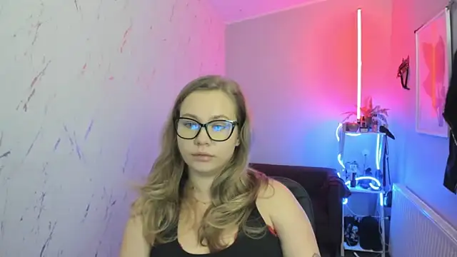 holly xglam online show from 27, 10, 2025