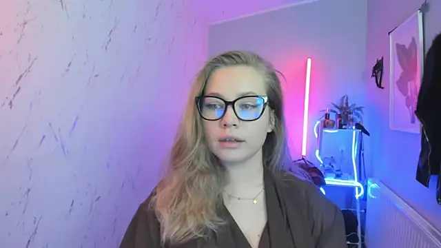 holly xglam online show from 30, 10, 2025