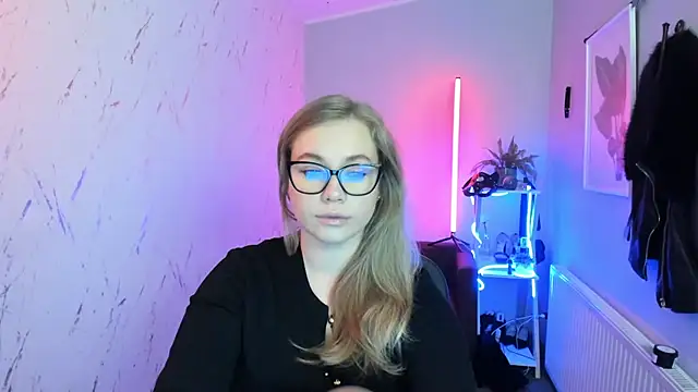 holly xglam online show from 11, 11, 2025