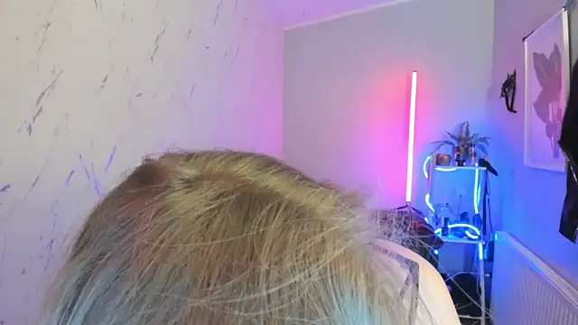 holly xglam online show from 28, 10, 2025