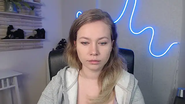 holly xglam online show from 6, 3, 2025