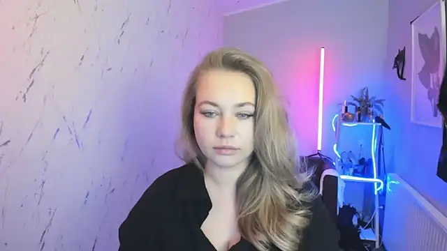 holly xglam online show from 17, 10, 2025