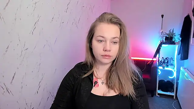 holly xglam online show from 4, 3, 2026