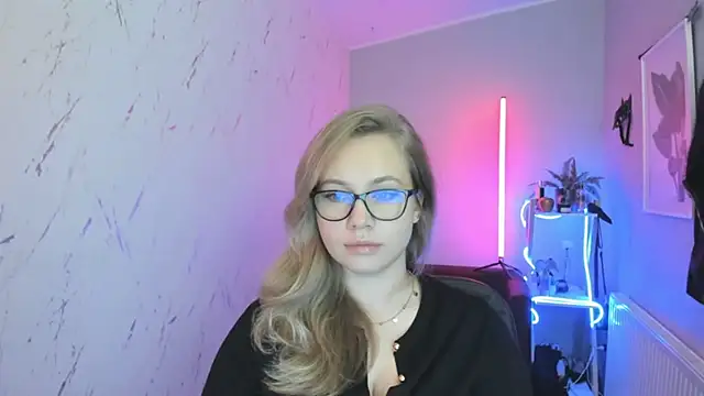 holly xglam online show from 21, 10, 2025