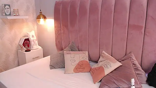 LeenaBrown online show from 25, 3, 2026