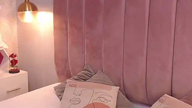 LeenaBrown online show from 13, 4, 2026