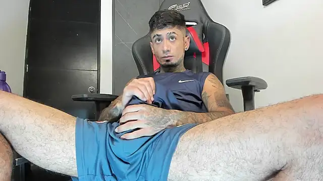 Snapshot of sergiio_mesa27 chatting on 12, 10, 2025 sergiio mesa27 online show from 12, 10, 2025