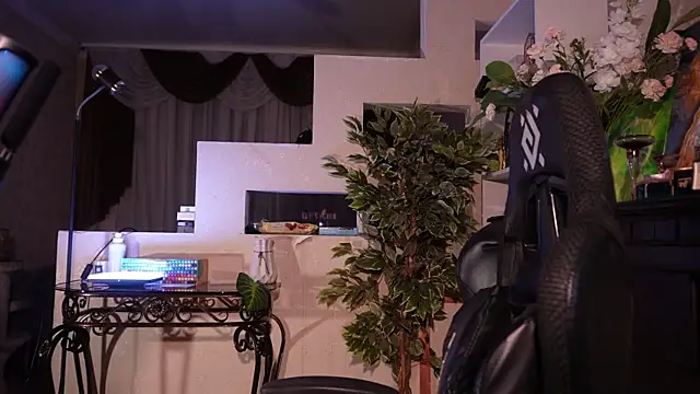 Chriss Fox online show from 11, 11, 2025