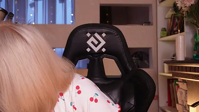 Chriss Fox online show from 27, 3, 2026