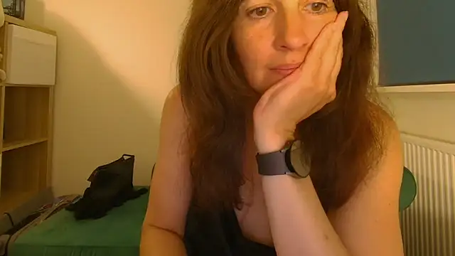 Snapshot of Ella_Next_Door chatting on 29, 5, 2026 Ella Next Door online show from 29, 5, 2026