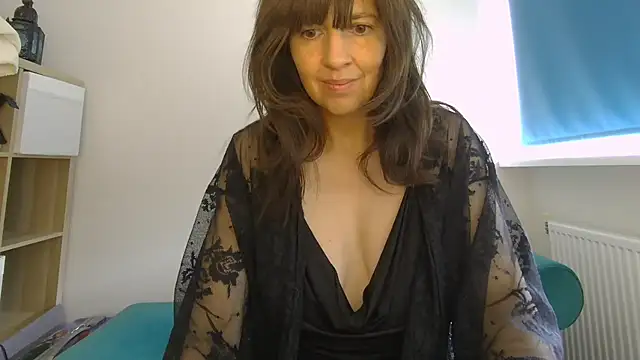 Snapshot of Ella_Next_Door chatting on 15, 5, 2026 Ella Next Door online show from 15, 5, 2026