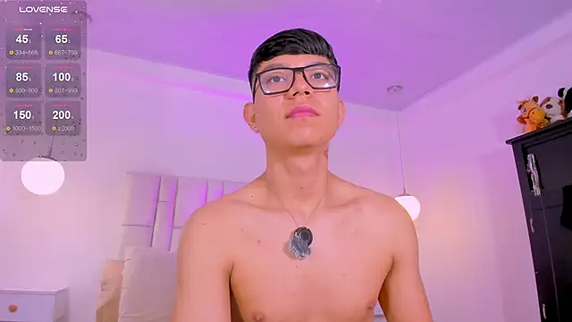 Snapshot of CodyTwink chatting on 8, 7, 2026 CodyTwink online show from 8, 7, 2026