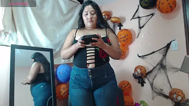 Snapshot of cherrycurvyyy chatting on 5, 11, 2025 cherrycurvyyy online show from 5, 11, 2025