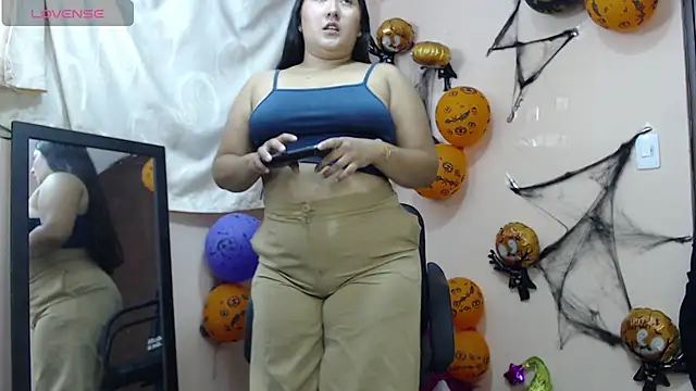 Snapshot of cherrycurvyyy chatting on 6, 11, 2025 cherrycurvyyy online show from 6, 11, 2025