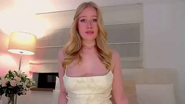 JuliaJaee online show from 6, 10, 2025