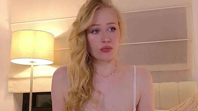 JuliaJaee online show from 18, 7, 2026
