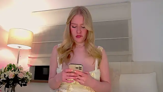 JuliaJaee online show from 17, 10, 2025