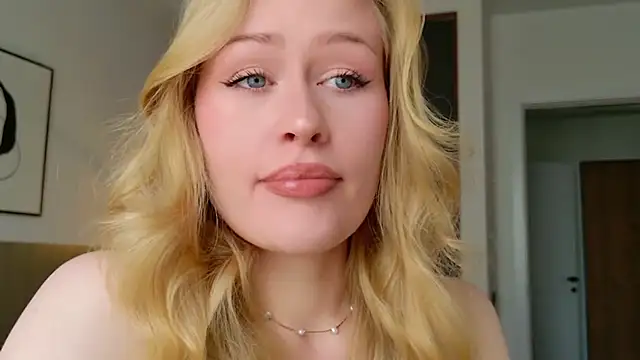 JuliaJaee online show from 4, 7, 2026